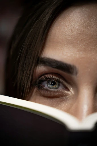 Retouche sourcils effet poudré
